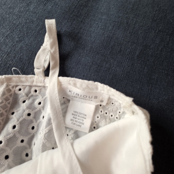 Chic White Eyelet Camisole Top - Picture 4 of 5